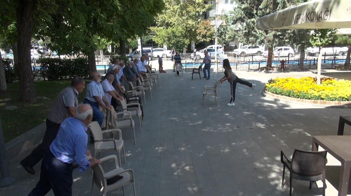 Sağlıklı Yaşam Programı Kapsamında Yaşlılara yönelik egzersiz yaptırılıyor
