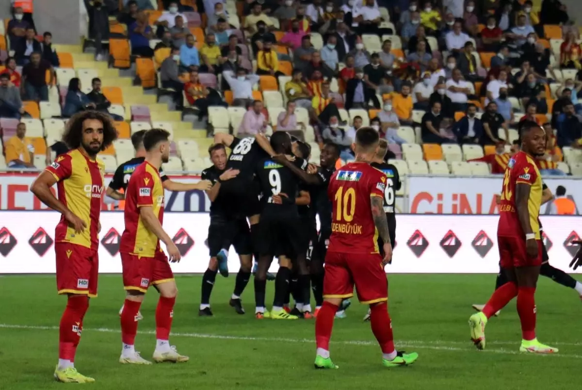 Taraftarlardan Yeni Malatyaspor'un kötü gidişatına tepki