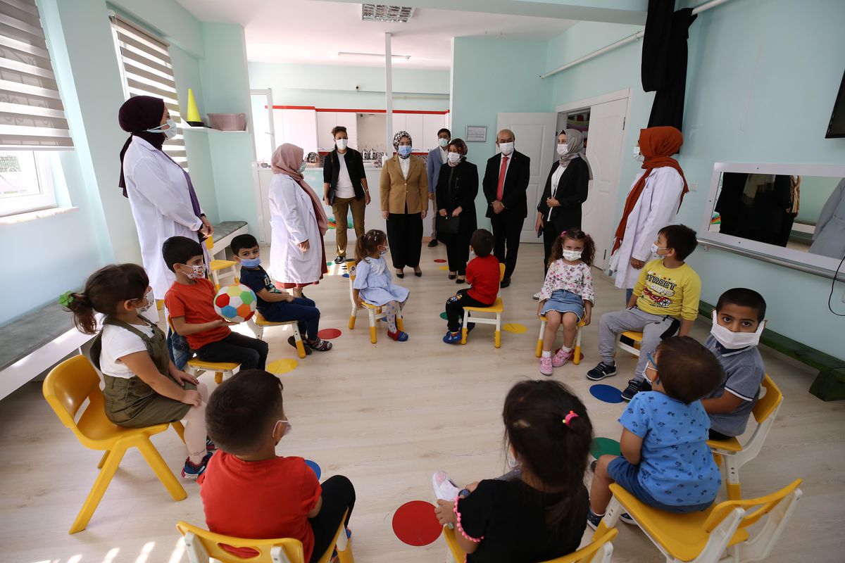 Vali Aydoğdu'nun eşi Emine Aydoğdu'dan özel eğitim anaokuluna ziyaret