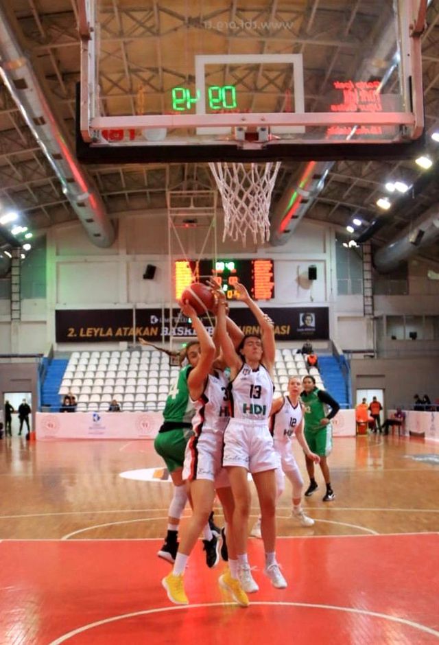 2 leyla atakan cup izmit belediyespor 83 besi 4 14415674 o
