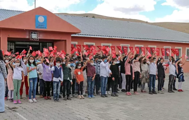 Son dakika haberleri: Açılışı yapılan kütüphaneye şehit öğretmen Necmettin Yılmaz'ın ismi verildi