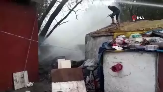 Ağrıda hurdalık alanda çıkan yangın güçlükle söndürüldü