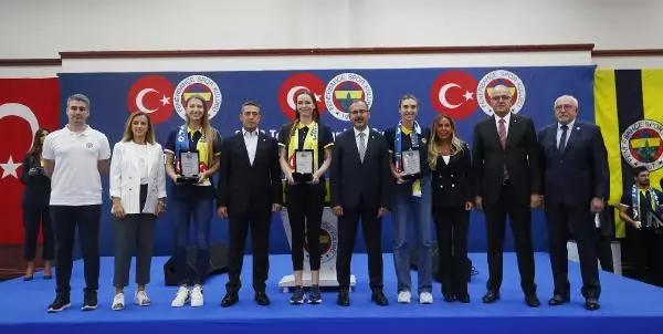 SPOR Bakan Kasapoğlu, Fenerbahçe'nin olimpik sporcularla buluşma etkinliğine katıldı