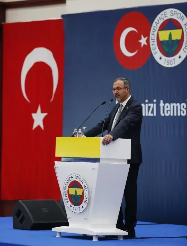 SPOR Bakan Kasapoğlu, Fenerbahçe'nin olimpik sporcularla buluşma etkinliğine katıldı