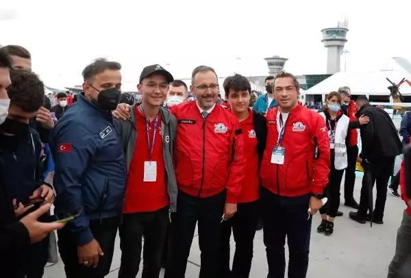 Son dakika haberleri | Gençlik ve Spor Bakanı Kasapoğlu,TEKNOFEST'i ziyaret etti (2)