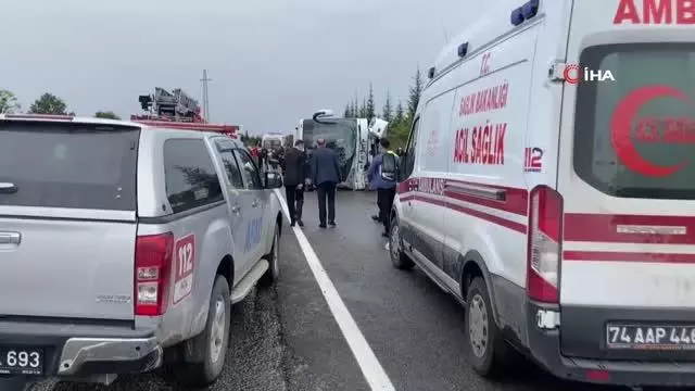 Bartın'da otomobil ile yolcu otobüsü çarpıştı: Ölü ve yaralılar var