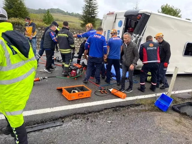 Bartın'da otomobil ile yolcu otobüsü çarpıştı: Ölü ve yaralılar var