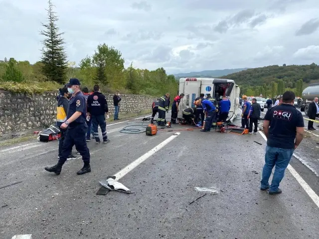Bartın'da otomobil ile yolcu otobüsü çarpıştı: Ölü ve yaralılar var