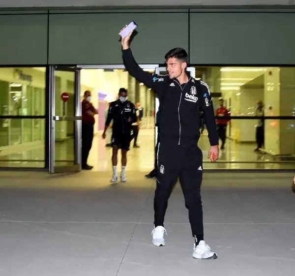 SPOR Beşiktaş 16 kişilik kadrosuyla İzmir'de
