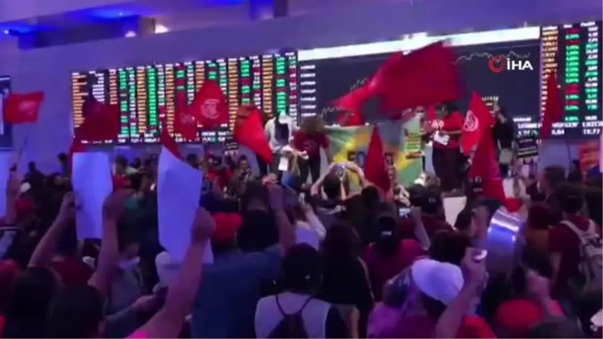 Brezilya'da Evsiz İşçiler Hareketi Sao Paulo Borsası'nı bastı