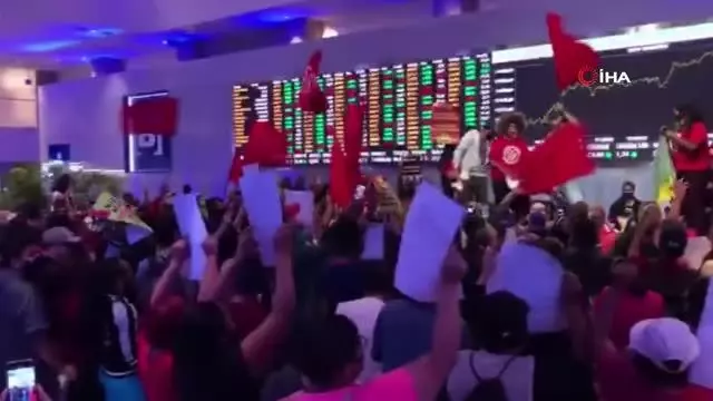 Brezilya'da Evsiz İşçiler Hareketi Sao Paulo Borsası'nı bastı