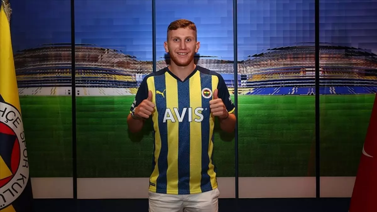 Burak Kapacak kimdir? Burak Kapacak kaç yaşında, nereli, hangi mevkide oynuyor, hangi takımda? Burak Kapacak biyografisi!