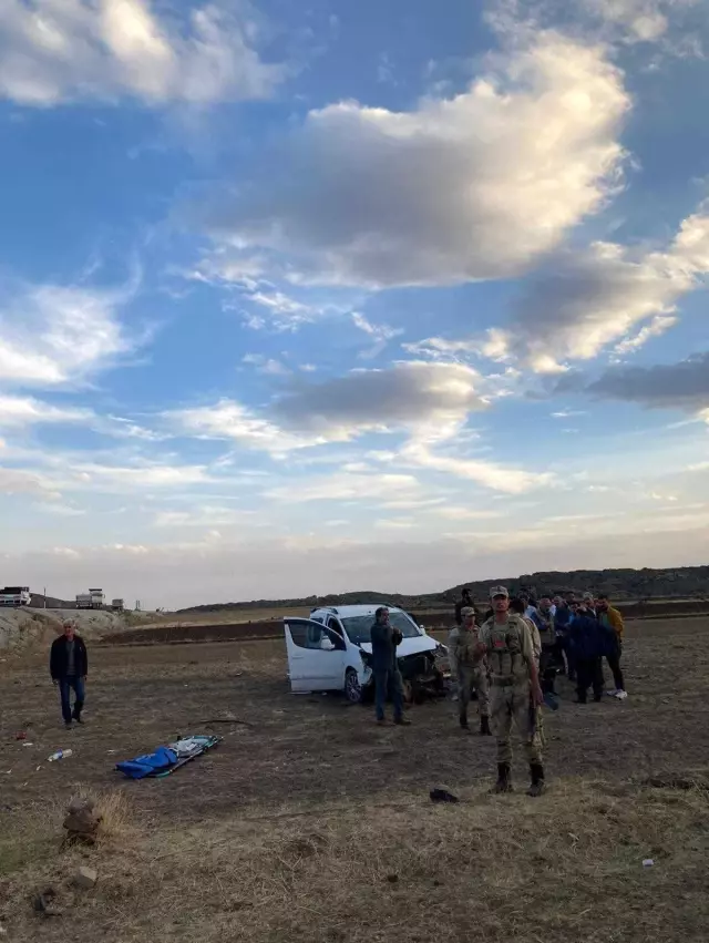 Kontrolden çıkan araç tarlaya uçtu: 1 ölü, 3 yaralı