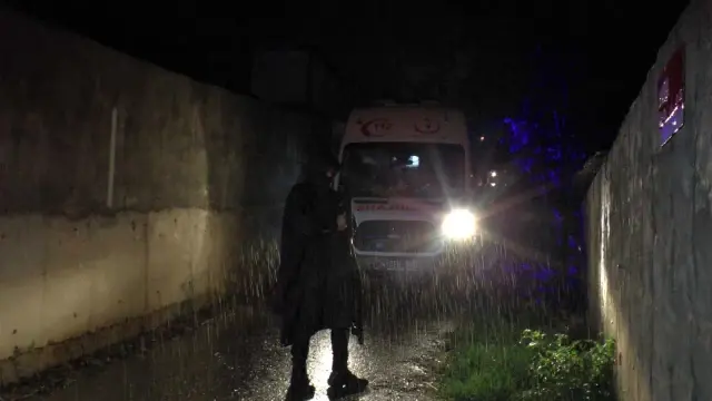 Çekmeköy'de olaylı gece: Oğluna uyuşturucu sattığı iddia edilen komşusunu uyarmaya gitti, kalp krizi geçirdi