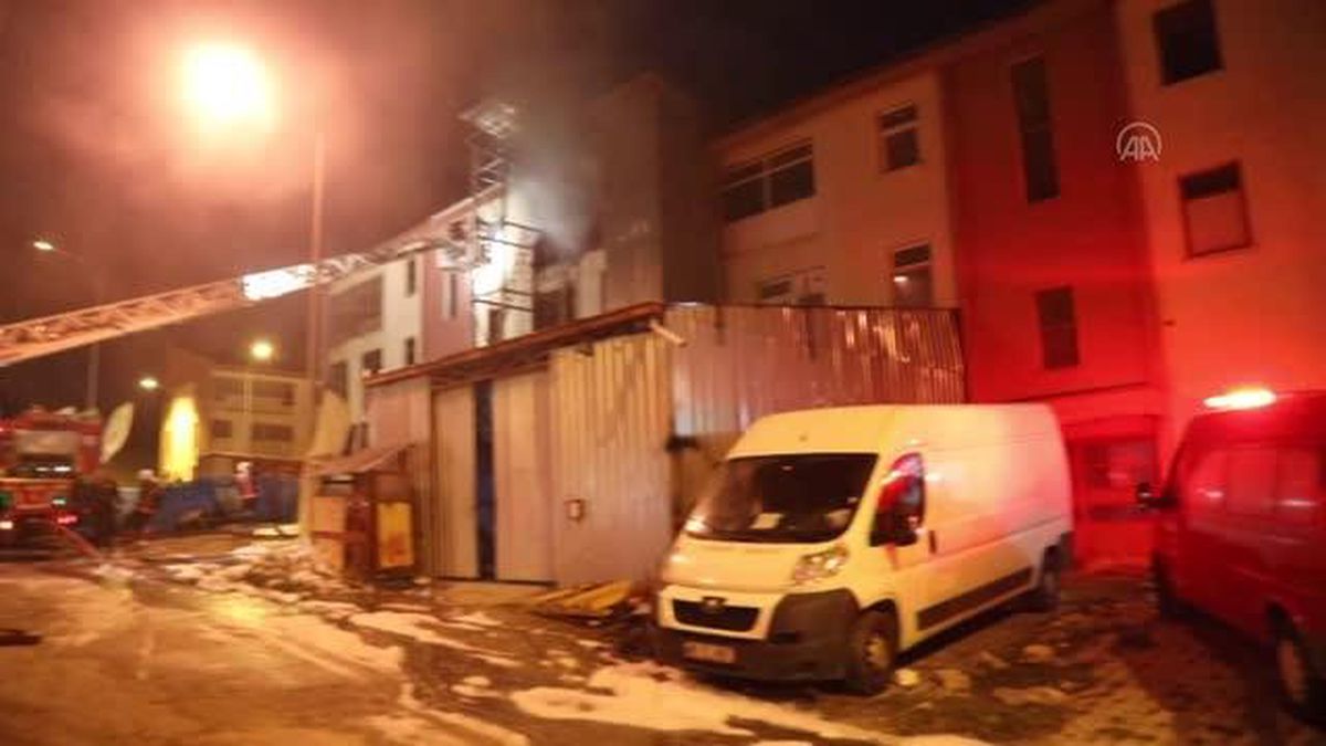 Son dakika haberleri | Çubuk'ta nargile kömürü üretilen atölyede çıkan yangın söndürüldü