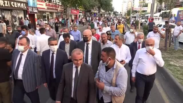 Diyarbakır 11. Karpuz Şenliğini coşkuyla kutladı, sokaklarda develer karpuz taşıdı