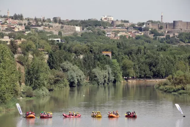 DİYARBAKIR - Dicle Nehri'nde rafting heyecanı