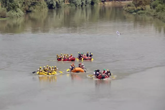 DİYARBAKIR - Dicle Nehri'nde rafting heyecanı