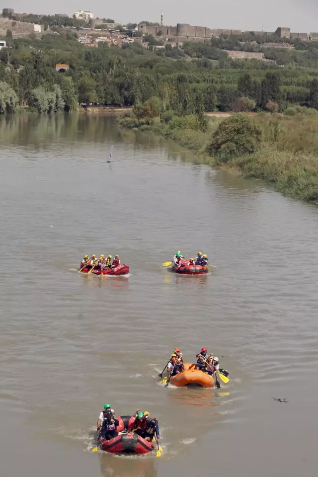 DİYARBAKIR - Dicle Nehri'nde rafting heyecanı