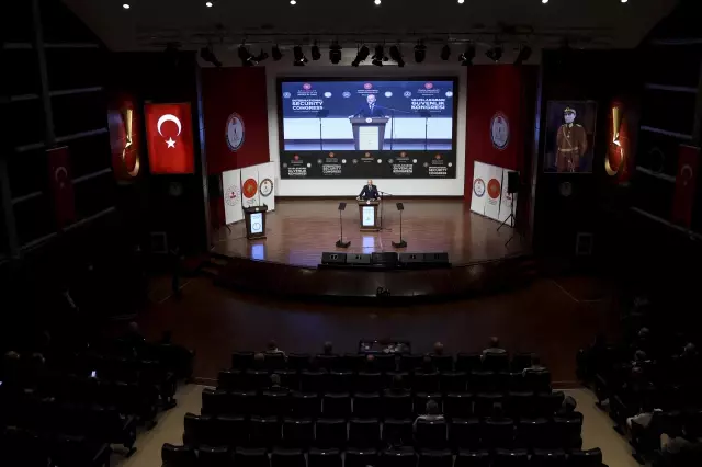 İçişleri Bakanı Soylu, İkinci Uluslararası Güvenlik Kongresi'nde konuştu: (2)