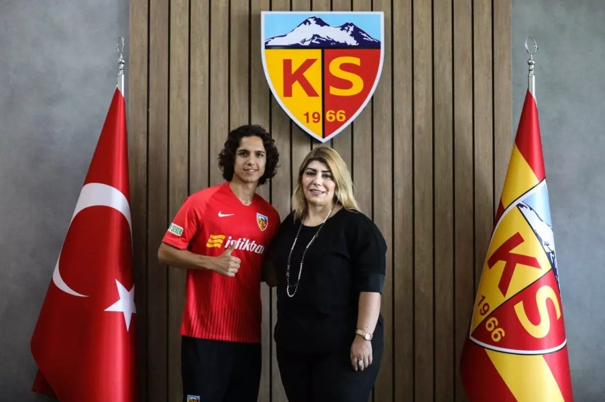 Kayserisporlu Emre Demir, Barcelona'ya transfer oldu