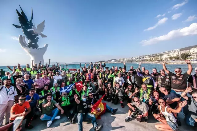 Kuşadası'nda motosiklet korteji düzenlendi