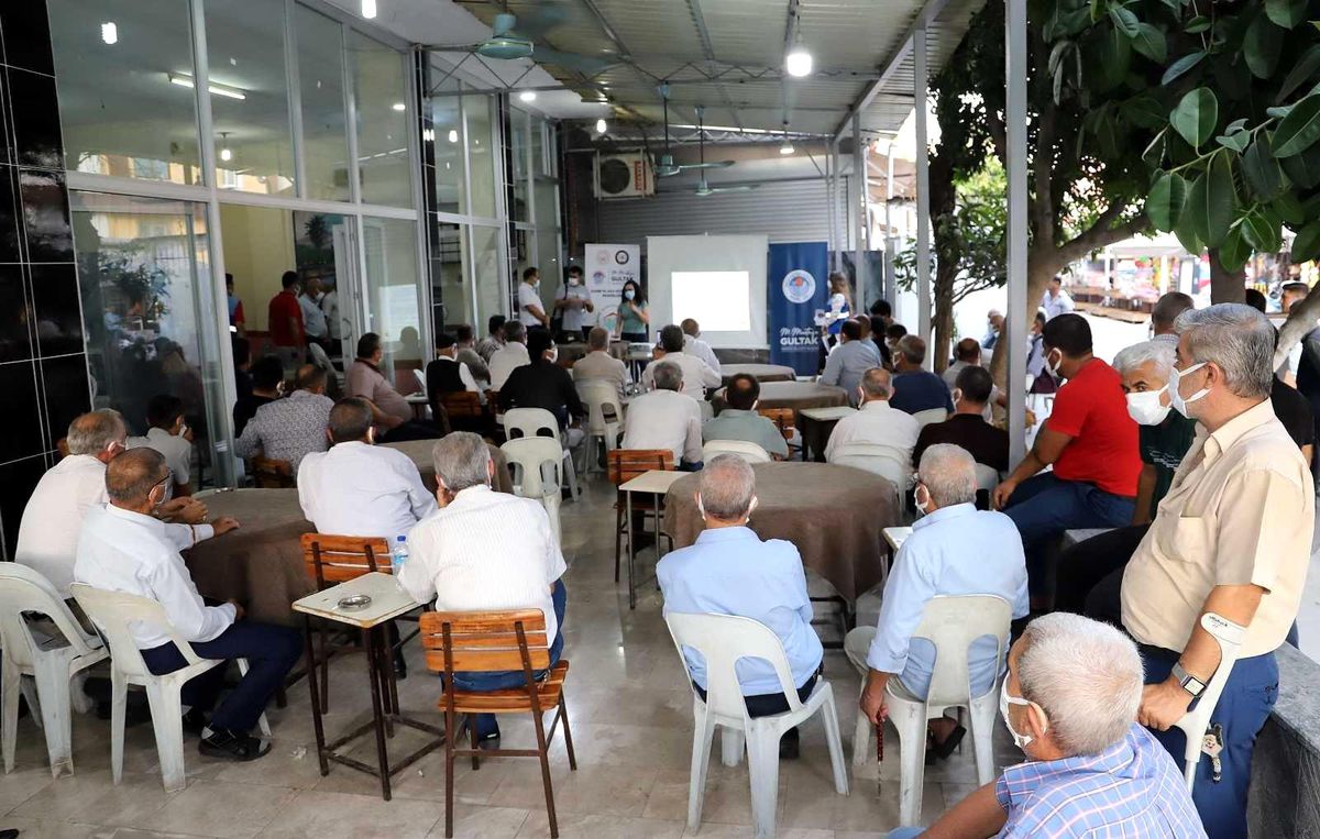 Mersin'de kahvehanede 'kadına yönelik şiddetle mücadele' anlatıldı