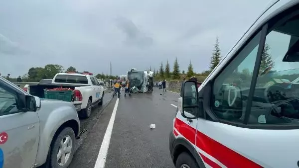 Son dakika haberi | Otobüs, otomobile çarptı: 3 ölü, 1 yaralı (2)- Yeniden