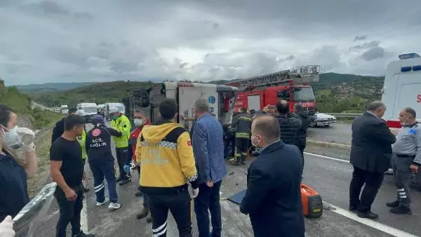 Son dakika haberi | Otobüs, otomobile çarptı: 3 ölü, 1 yaralı (2)- Yeniden