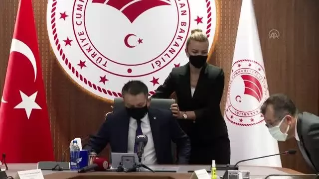 Pakdemirli: Tarımda geleceğin ARGE, inovasyon ve teknoloji olduğunu çok iyi biliyoruz