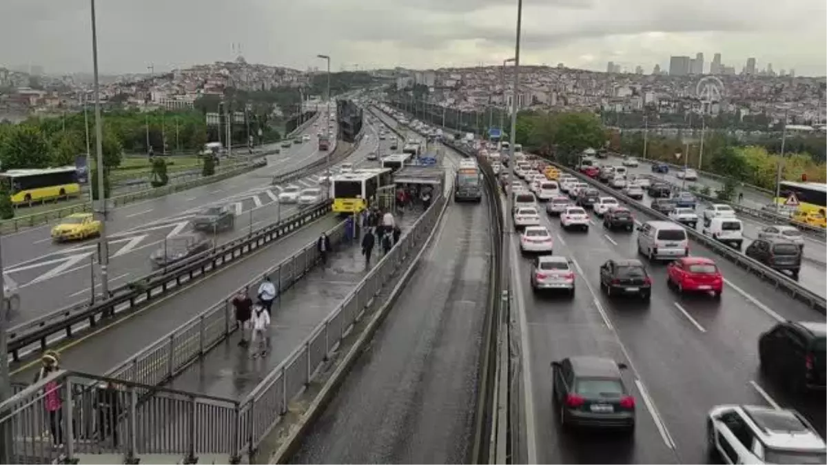 Sağanağın etkisiyle trafik yoğunluğu arttı