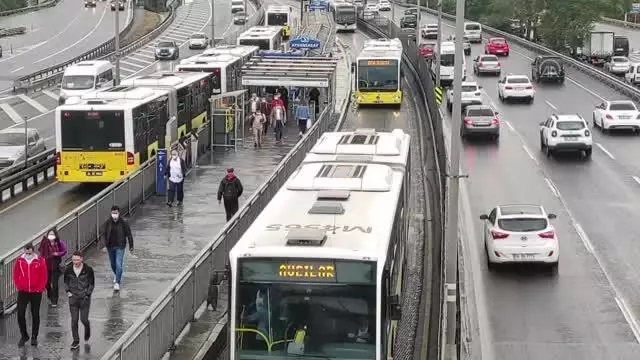 Sağanağın etkisiyle trafik yoğunluğu arttı