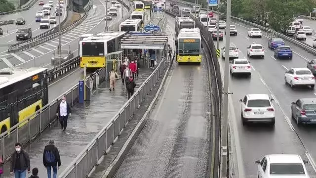 Sağanağın etkisiyle trafik yoğunluğu arttı