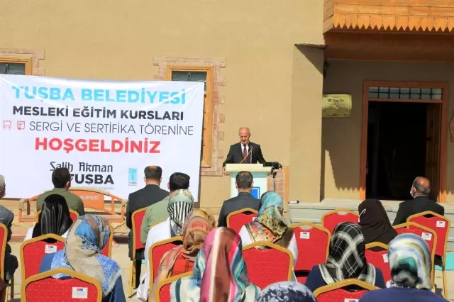 Tuşba'da kilim ve halı kursuna katılanlara sertifikaları verildi