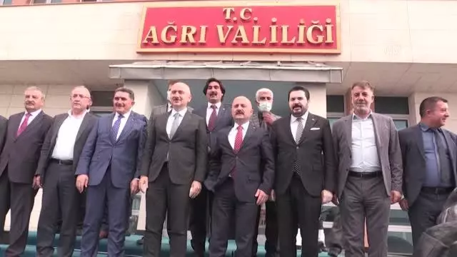 Bakan Karaismailoğlu Ağrı'da temaslarda bulundu