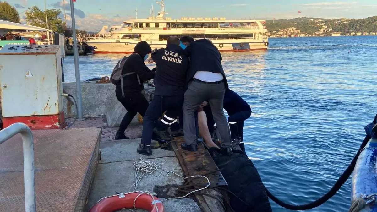 Beşiktaş iskelesinde can pazarı! İntihar girişiminde bulunan vatandaşın başına gelmeyen kalmadı