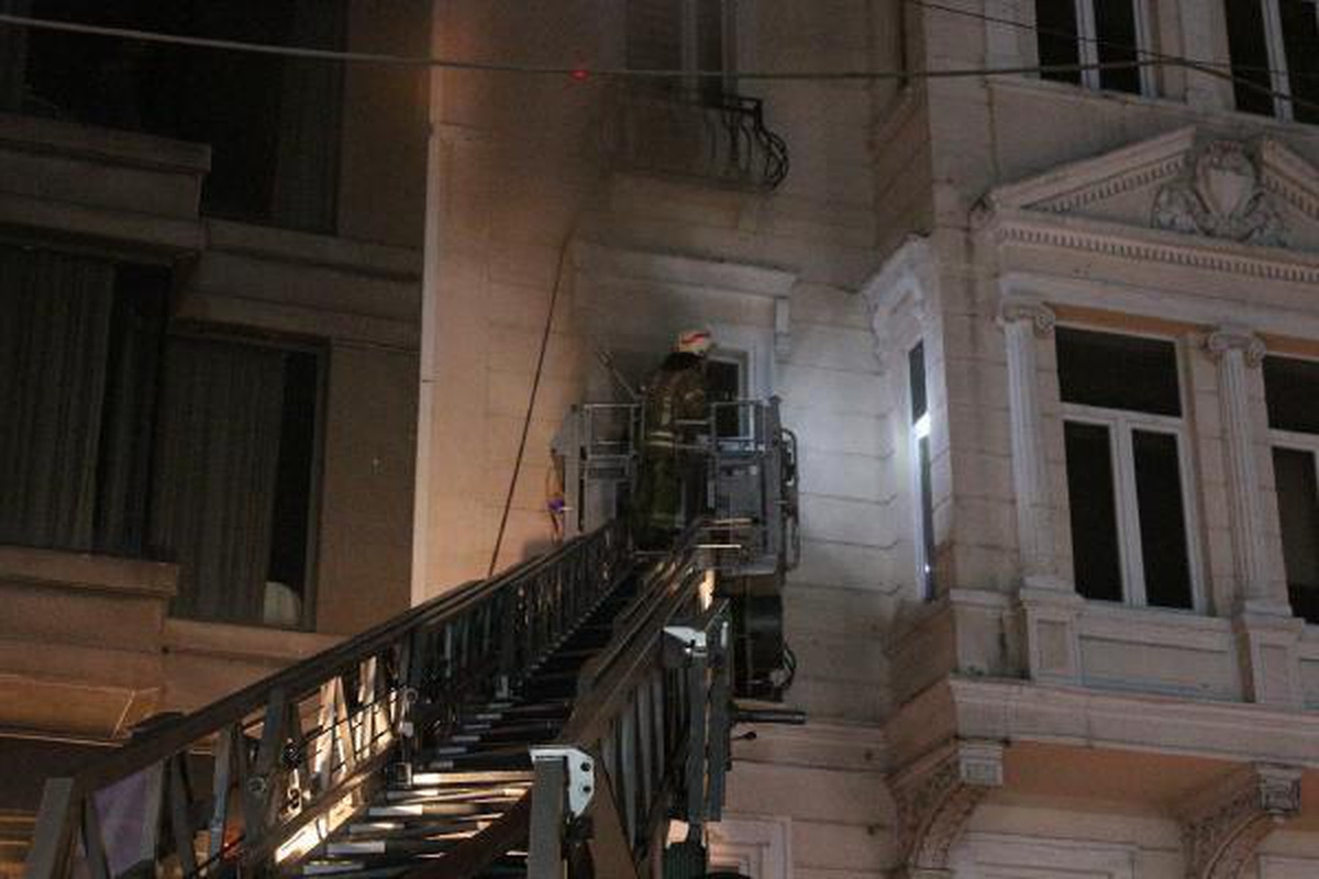Son dakika haberleri! Beyoğlu'nda Emre Kınay Oyunculuk Akademisi'nin bulunduğu binada kokutan yangın - Vimarsana News