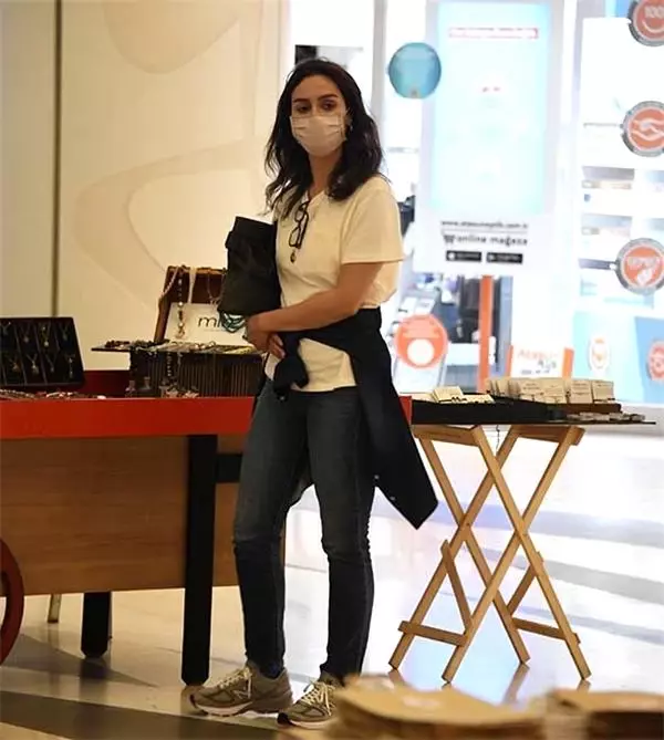 Birce Akalay'ın annesini görenler şaştı kaldı