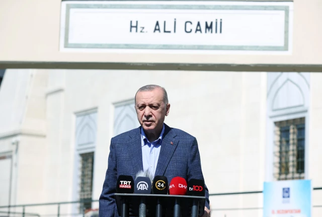 Son dakika haberleri... Cumhurbaşkanı Erdoğan, cuma namazı çıkışında soruları yanıtladı Açıklaması