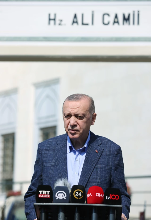 Son dakika haberleri... Cumhurbaşkanı Erdoğan, cuma namazı çıkışında soruları yanıtladı Açıklaması