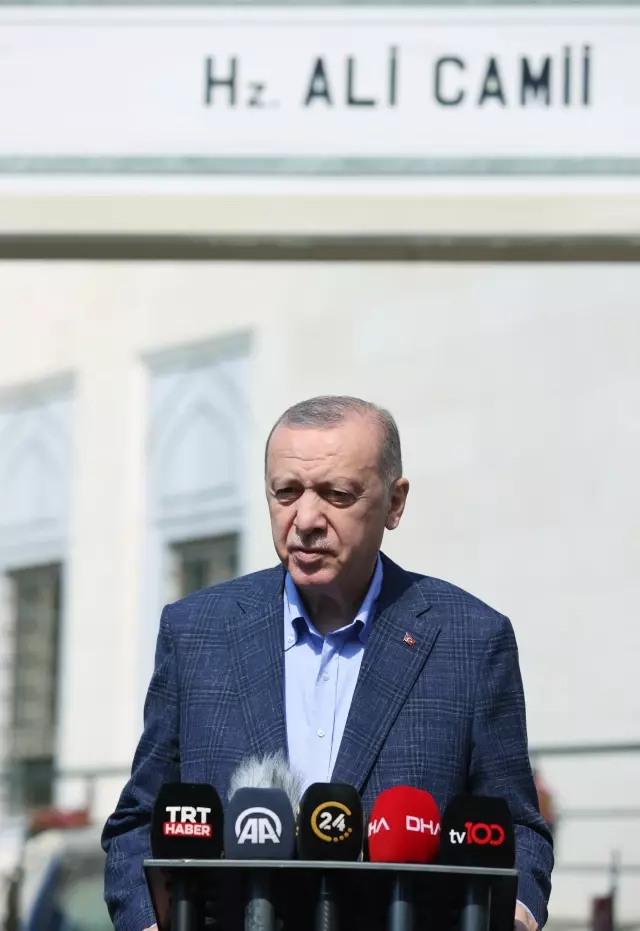Cumhurbaşkanı Erdoğan, cuma namazını Hz. Ali Camisi'nde kıldı