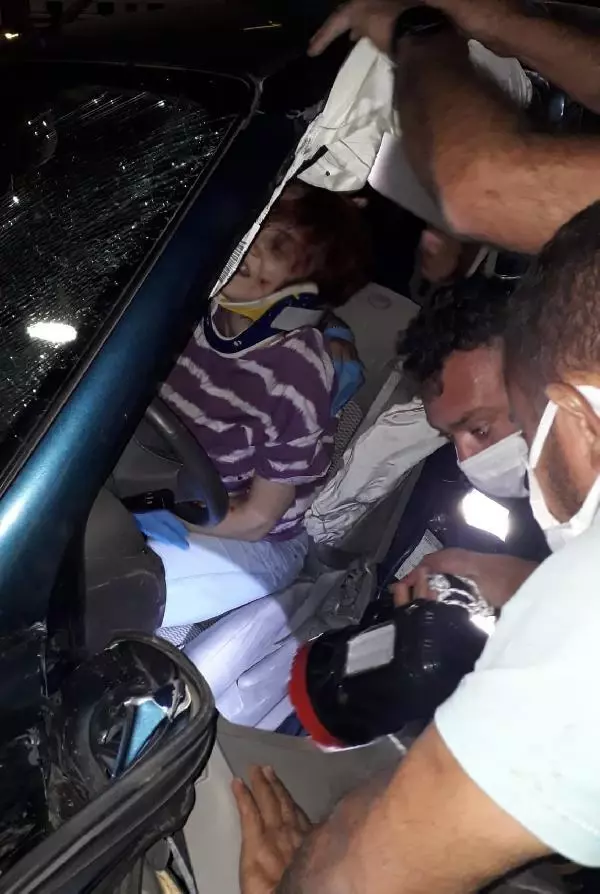 Gelibolu'da iki otomobil çarpıştı: 4 yaralı