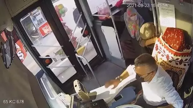 OTOBÜS ŞOFÖRÜ, KALP MASAJI YAPIP, GÜZERGAH DEĞİŞTİREREK HAYAT KURTARDI