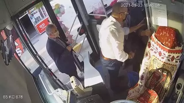 OTOBÜS ŞOFÖRÜ, KALP MASAJI YAPIP, GÜZERGAH DEĞİŞTİREREK HAYAT KURTARDI
