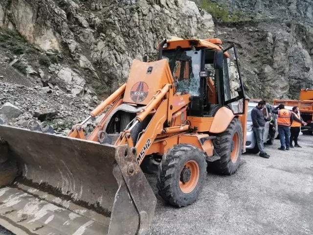 Heyelan nedeniyle kapanan Artvin-Yusufeli yolu ulaşıma açıldı