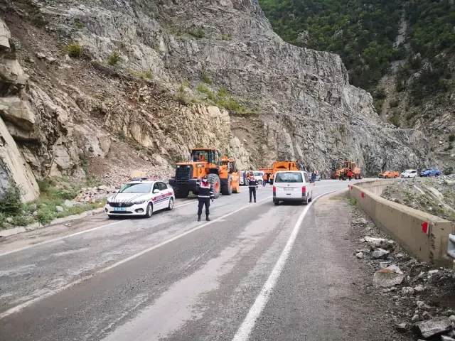 Heyelan nedeniyle kapanan Artvin-Yusufeli yolu ulaşıma açıldı