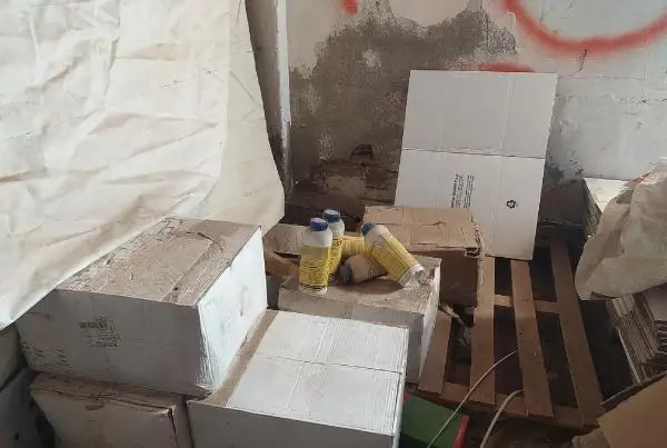İzinsiz ve tarihi geçmiş tarım ilaçlarını satmaya çalışırken yakalandı