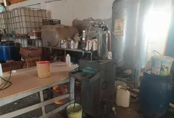 İzinsiz ve tarihi geçmiş tarım ilaçlarını satmaya çalışırken yakalandı