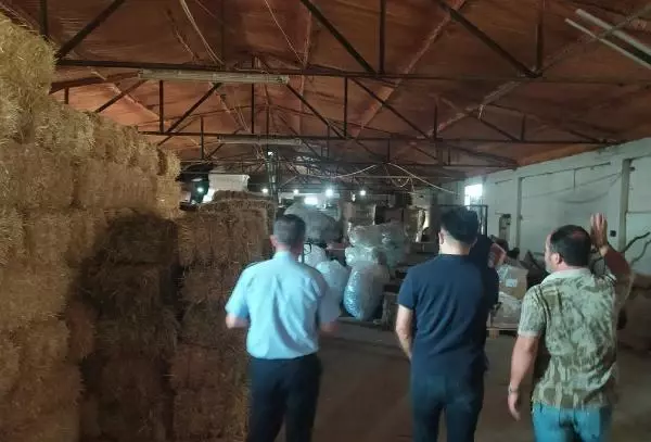 İzinsiz ve tarihi geçmiş tarım ilaçlarını satmaya çalışırken yakalandı