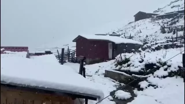 Karadeniz'de 4 ilin yüksek kesimlerinde kar etkili oluyor